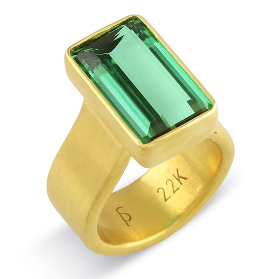 22K-yellow-gold-ring-emerald